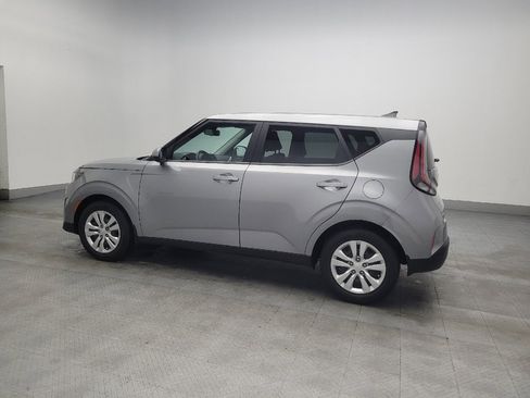 Used 2023 Kia Soul LX image 3