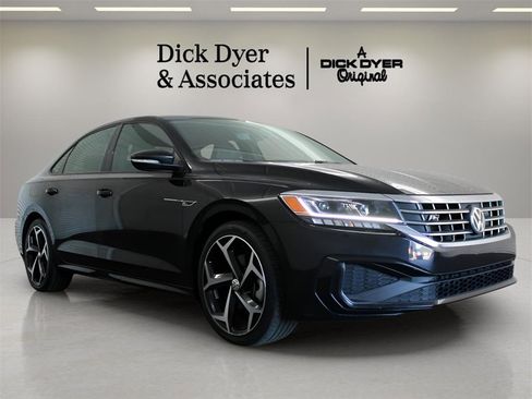 Used 2021 Volkswagen Passat 2.0T R-Line image 15