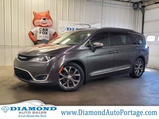 Used 2017 Chrysler Pacifica Limited image 1