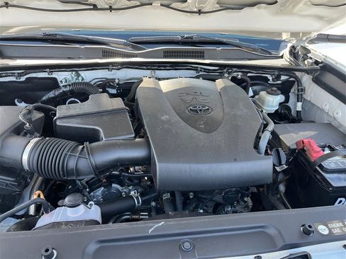 Used 2019 Toyota Tacoma TRD Sport AWD/4WD image 11