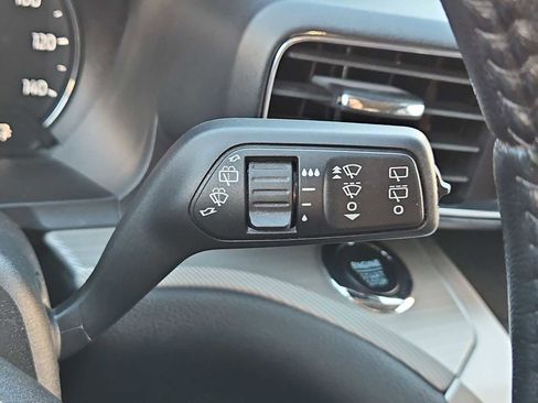 Used 2022 Ford Explorer XLT w/ Equipment Group 202A image 27