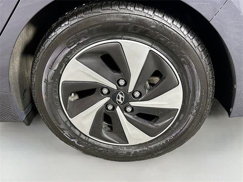 Used 2018 Hyundai Ioniq SEL image 27