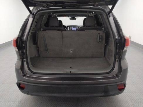 Used 2019 Toyota Highlander XLE FWD image 29