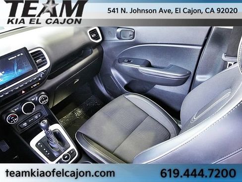 Used 2024 Hyundai Venue Limited FWD image 21