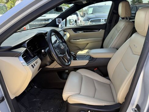 Used 2017 Cadillac XT5 FWD image 16