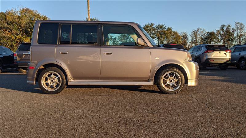Used 2004 Scion xB FWD image 2