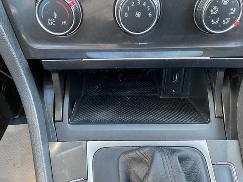 Used 2019 Volkswagen Golf S image 19