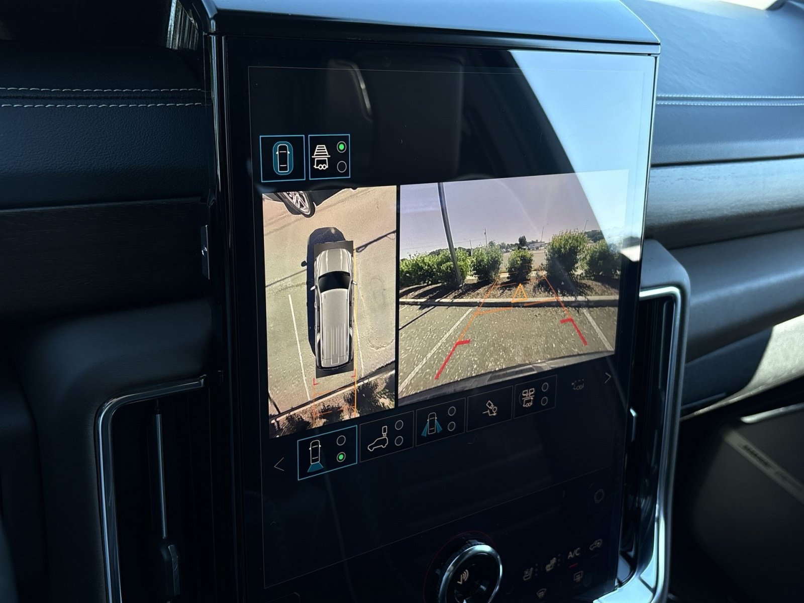 Used 2025 GMC Yukon XL Denali Ultimate AWD/4WD image 19