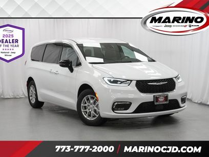 New 2026 Chrysler Pacifica Select