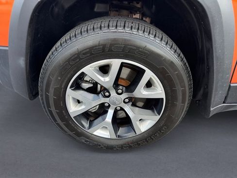 Used 2015 Jeep Cherokee Trailhawk w/ Comfort/Convenience Group AWD/4WD image 10