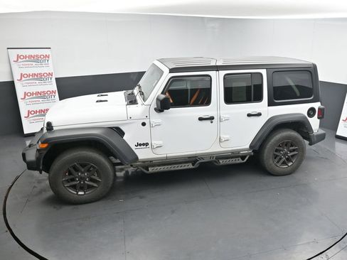 Used 2024 Jeep Wrangler Sport S image 13