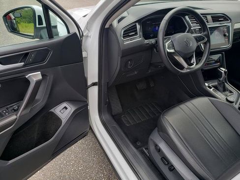 Used 2024 Volkswagen Tiguan SE AWD/4WD image 12