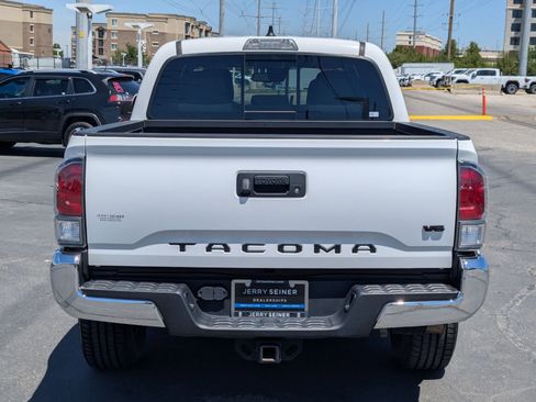 Used 2020 Toyota Tacoma TRD Off-Road AWD/4WD image 4