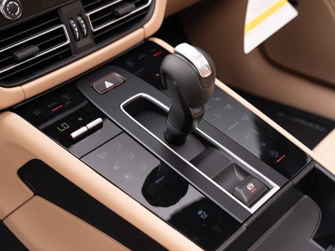 Certified 2026 Porsche Macan AWD/4WD image 28