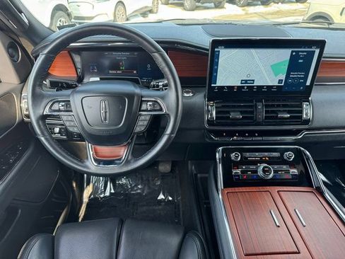 Used 2022 Lincoln Navigator L Reserve image 4