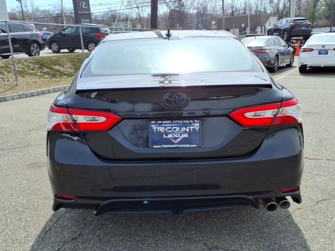Used 2020 Toyota Camry SE FWD image 5
