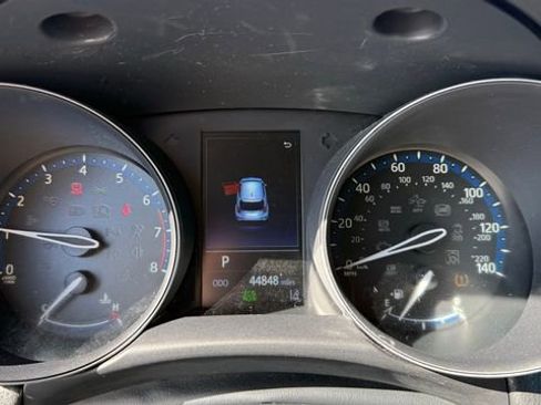 Used 2022 Toyota C-HR XLE image 18