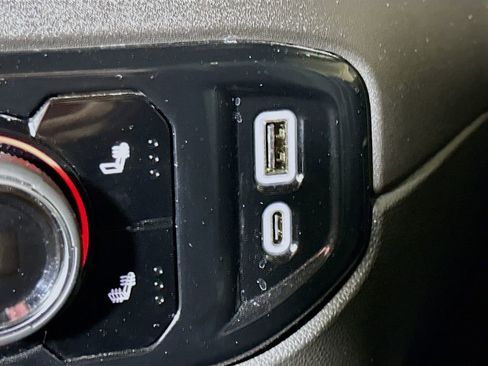 Used 2025 Chevrolet Silverado 2500 LT w/ Convenience Package image 30