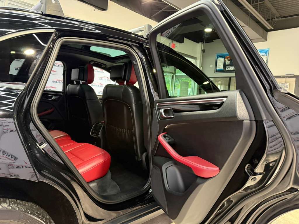 Used 2023 Porsche Macan AWD/4WD image 44