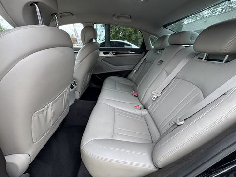 Used 2017 Genesis G80 3.8 RWD image 12