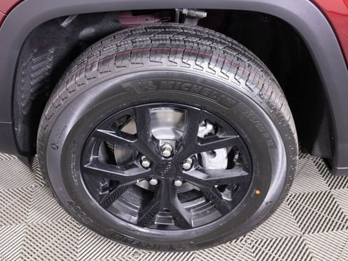 New 2025 Jeep Grand Cherokee Altitude image 41