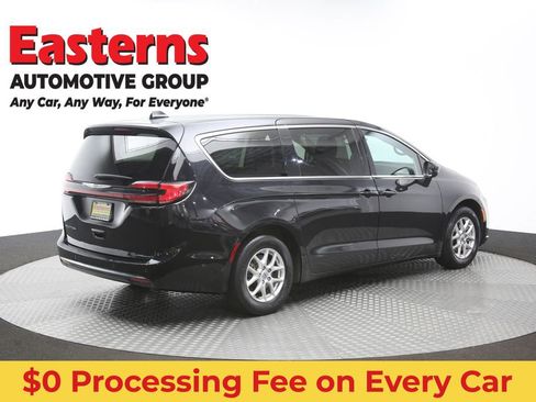 Used 2023 Chrysler Pacifica Touring-L FWD image 43