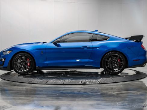 Used 2021 Ford Mustang Shelby GT500 w/ Carbon Fiber Track Pack RWD image 8