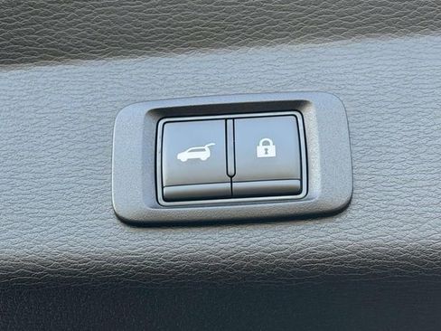 Used 2025 Mitsubishi Outlander SEL image 12