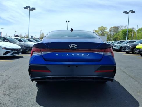 Used 2024 Hyundai Elantra SEL w/ Convenience Package FWD image 6