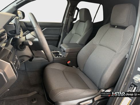 Used 2025 Toyota 4Runner SR5 AWD/4WD image 10