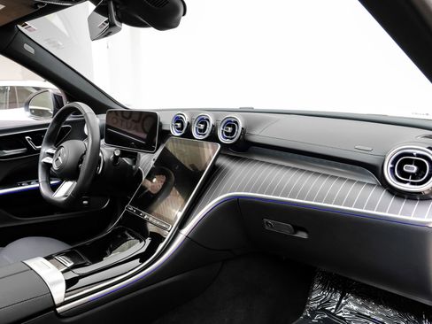Used 2025 Mercedes-Benz C 300 4MATIC Sedan image 17