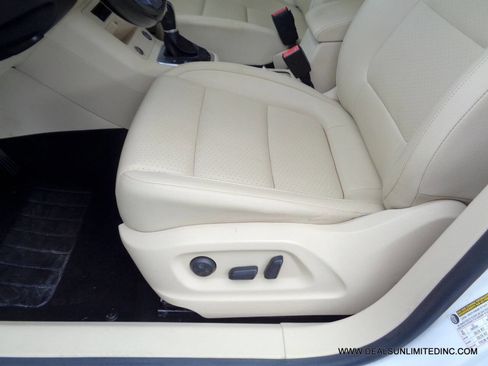 Used 2017 Volkswagen Tiguan Wolfsburg Edition image 9