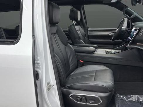 Used 2024 Jeep Wagoneer Series II image 24