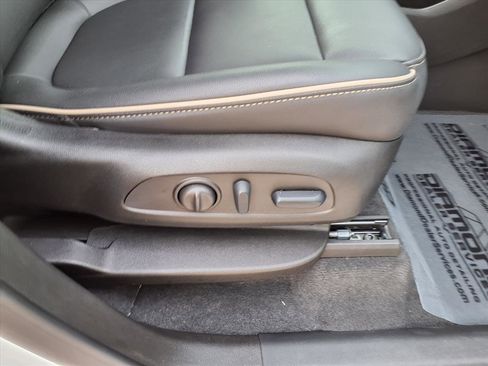 Used 2023 Chevrolet Traverse Premier image 10