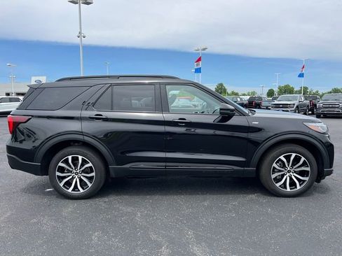Certified 2025 Ford Explorer ST-Line AWD/4WD image 9