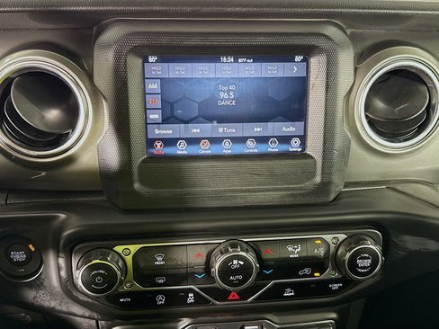 Used 2021 Jeep Wrangler Unlimited Sahara w/ Dual Top Group image 17