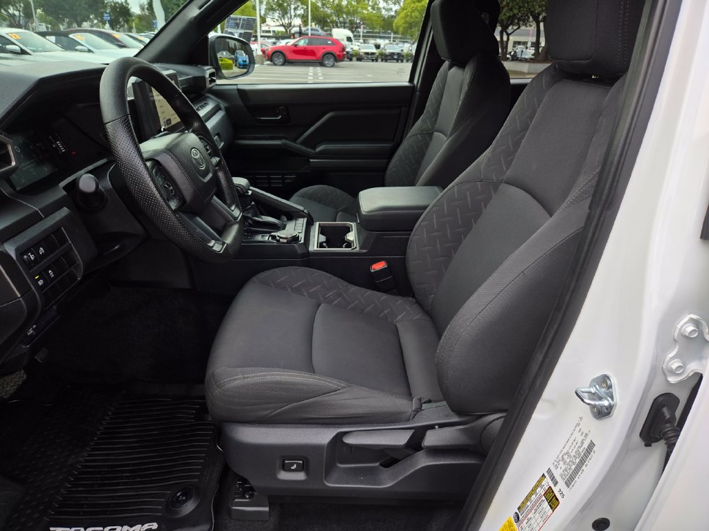 Used 2025 Toyota Tacoma SR5 AWD/4WD image 16