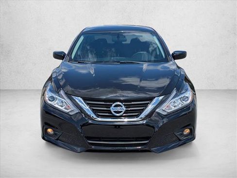 Used 2017 Nissan Altima 2.5 SR FWD image 2