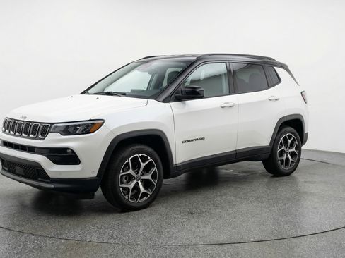 Used 2025 Jeep Compass Limited image 3