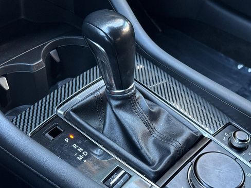 Used 2021 MAZDA MAZDA3 Hatchback w/Premium Plus Pkg image 21