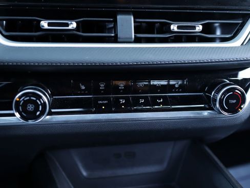 Used 2025 Chevrolet Equinox LT image 18