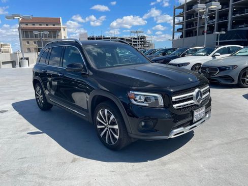 Used 2023 Mercedes-Benz GLB 250 image 2
