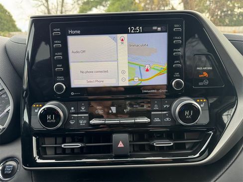 Used 2022 Toyota Highlander XLE image 22