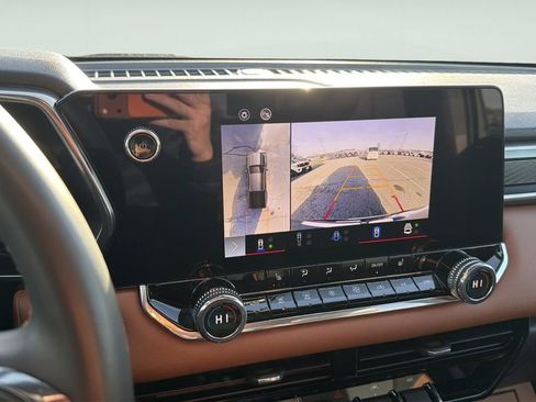 Used 2024 GMC Canyon AT4 w/ Technology Package image 29