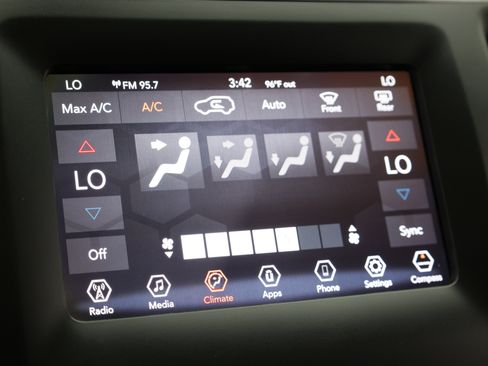 Used 2019 Jeep Cherokee Latitude Plus w/ Comfort/Convenience Group FWD image 36