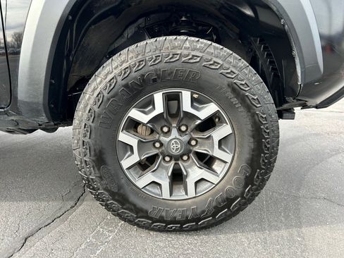 Used 2023 Toyota Tacoma TRD Off-Road w/ Technology Package image 29