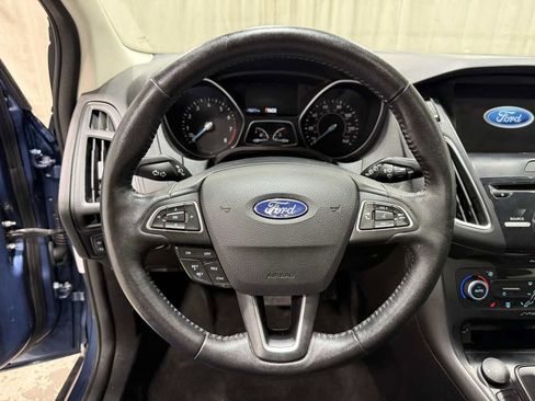 Used 2018 Ford Focus SEL w/ Cold Weather Package FWD image 11