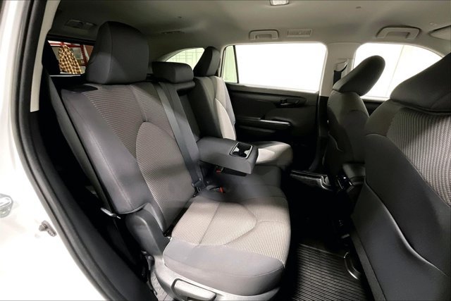 Used 2023 Toyota Highlander LE AWD/4WD image 27