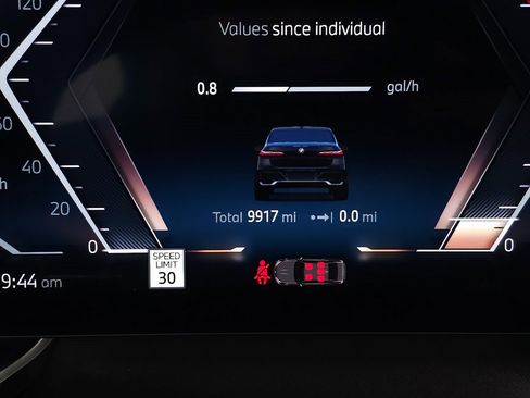 Used 2025 BMW 760i xDrive w/ Premium Package image 24