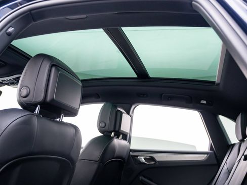 Certified 2023 Porsche Macan AWD/4WD image 18